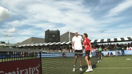 Newport - Michelsen sort son compatriote Isner et rejoint Mannarino en finale