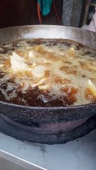 Samosa Frying in Fresh oil did you try this ever #samosafried #dailymotion