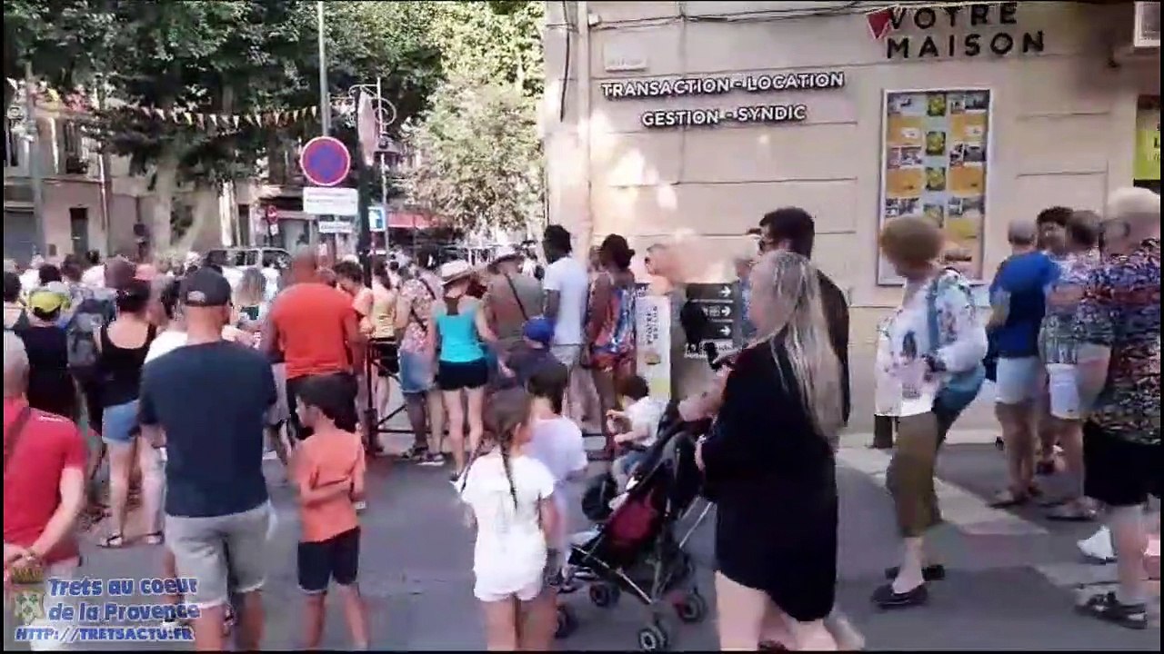 Déambulations musicales à TRETS avec Pulsabatouk  22juill2023