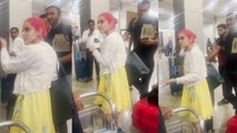 Urfi Javed ने flight में Harass करने वाले Boys को पकड़ा, लगाई फटकार, Video हुआ Viral! | FilmiBeat