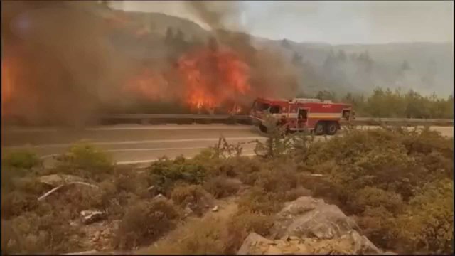 Görüntüler çok kötü: Rodos yangını söndürülemiyor
