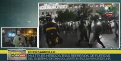 Manifestantes en Lima rompen cerco policial para acceder a Plaza San Martín