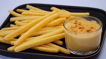 Crispy Fries With Cheese Sauce