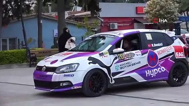 Le premier pilote de rallye handicapé de Turquie ne connaît aucun obstacle sur les pistes