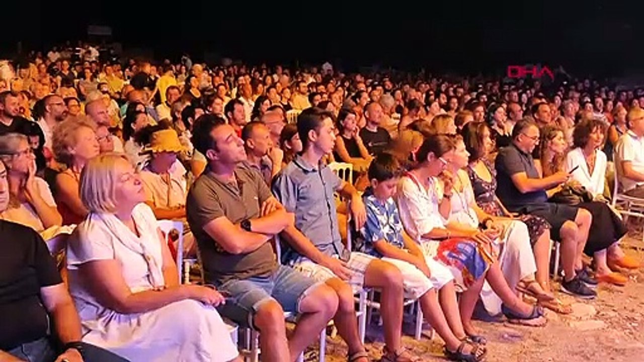 La pièce de théâtre "I am Anatolian" de Yıldız Kenter a été mise en scène dans l'ancienne ville de Stratonikeia
