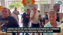 Largas colas en los colegios electorales a primera hora para evitar las máximas horas de calor