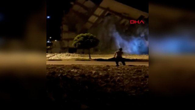 Ağır hasarlı 6 katlı bina, yıkım sırasında çöktü