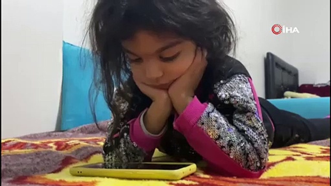 Mark Zuckerberg çocuklarının yüzünü emojili paylaştı