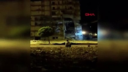Antep'te ağır hasarlı altı katlı bina yıkım sırasında çöktü