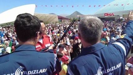 Türk Yıldızları Isparta'da Lavanta Günleri Gençlik Festivali'nde gösteri yaptı