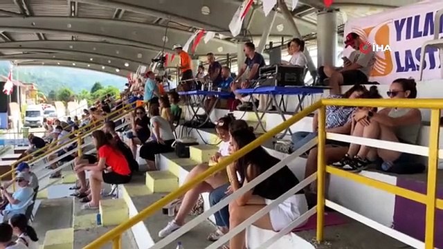 Artvin'de uluslararası plaj voleybol turnuvası devam ediyor