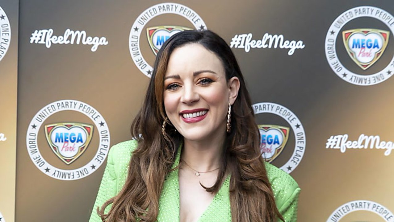 Jasmin wagner lässt promis und fans mit oben-ohne-bild ausrasten