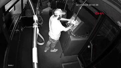 BEYOĞLU'nda park halindeki araçlara hırsızlık yapan şüpheli güvenlik kameralarına yakalandı