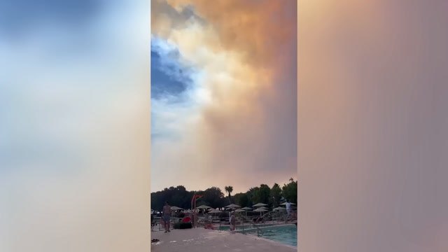 Wildfires on Rhodes force hundreds of tourists to flee hotels as temperatures soar