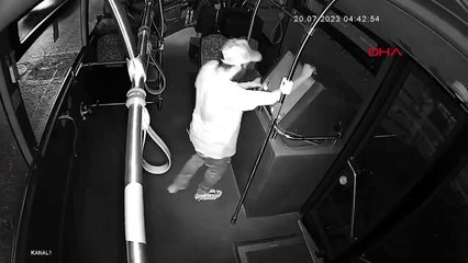 Le suspect qui a volé des véhicules en stationnement à BEYOĞLU a été filmé par des caméras de sécurité