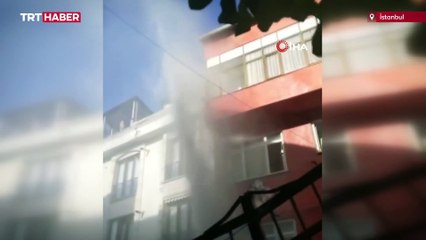 Kağıthane’de boru patladı, metrelerce havaya yükselen su kamerayla görüntülendi