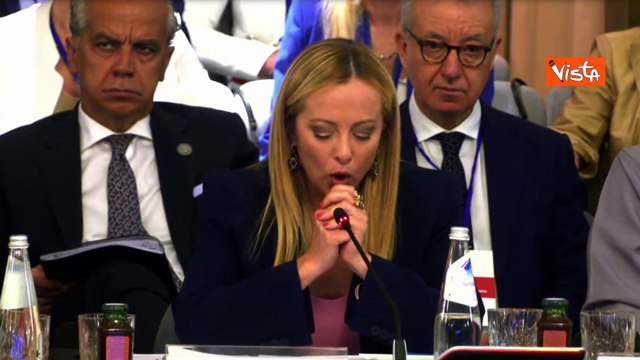 Meloni: L'immigrazione illegale di massa danneggia tutti