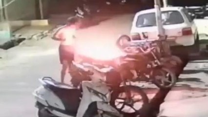 कानपुर: शराब का पैसा ना देना पड़ोसी को पड़ा भारी, नशेबाज ने फूंक दी मोटरसाइकिल