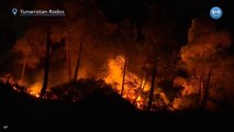 Rodos Adası’nda yangından kaçış