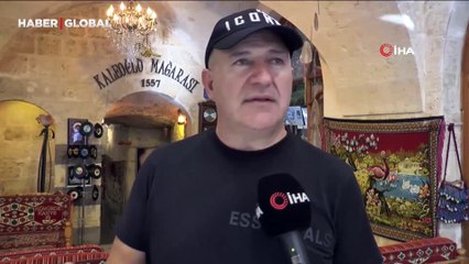 Kavurucu sıcaklarda bu mağarada sobayla ısınıyorlar