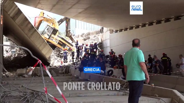 Grecia, ponte crollato vicino Patrasso. Persone intrappolate sotto le macerie