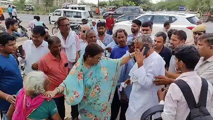 महिला मंत्री की संवेदनशीलता: हाइवे पर दुर्घटना में दंपती घायल, ममता भूपेश ने कार रोककर संभाला