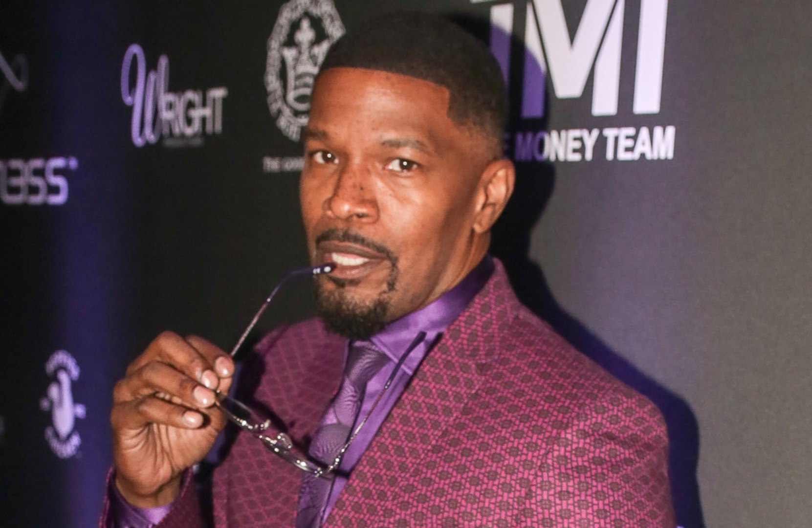 ⁣Kevin Hart sends support to Jamie Foxx