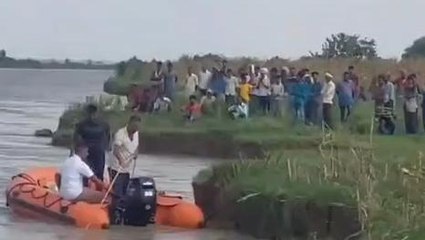 फर्रुखाबाद: भैस चराने गया युवक राम गंगा नदी में बहा, गोताखोर कर रहे तलाश