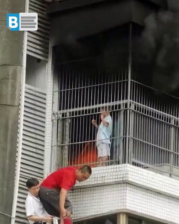 Une maison est en feu dans la région de Zhanjiangi en Chine, où un enfant est seul dans la maison et un migrant du nom de Bakon se précipite pour le sauver