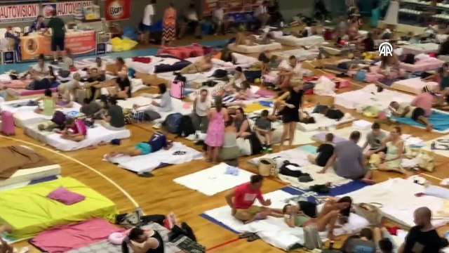 Yunanistan'ın Rodos Adası'nda Orman Yangını: 19 Bin Kişi Tahliye Edildi