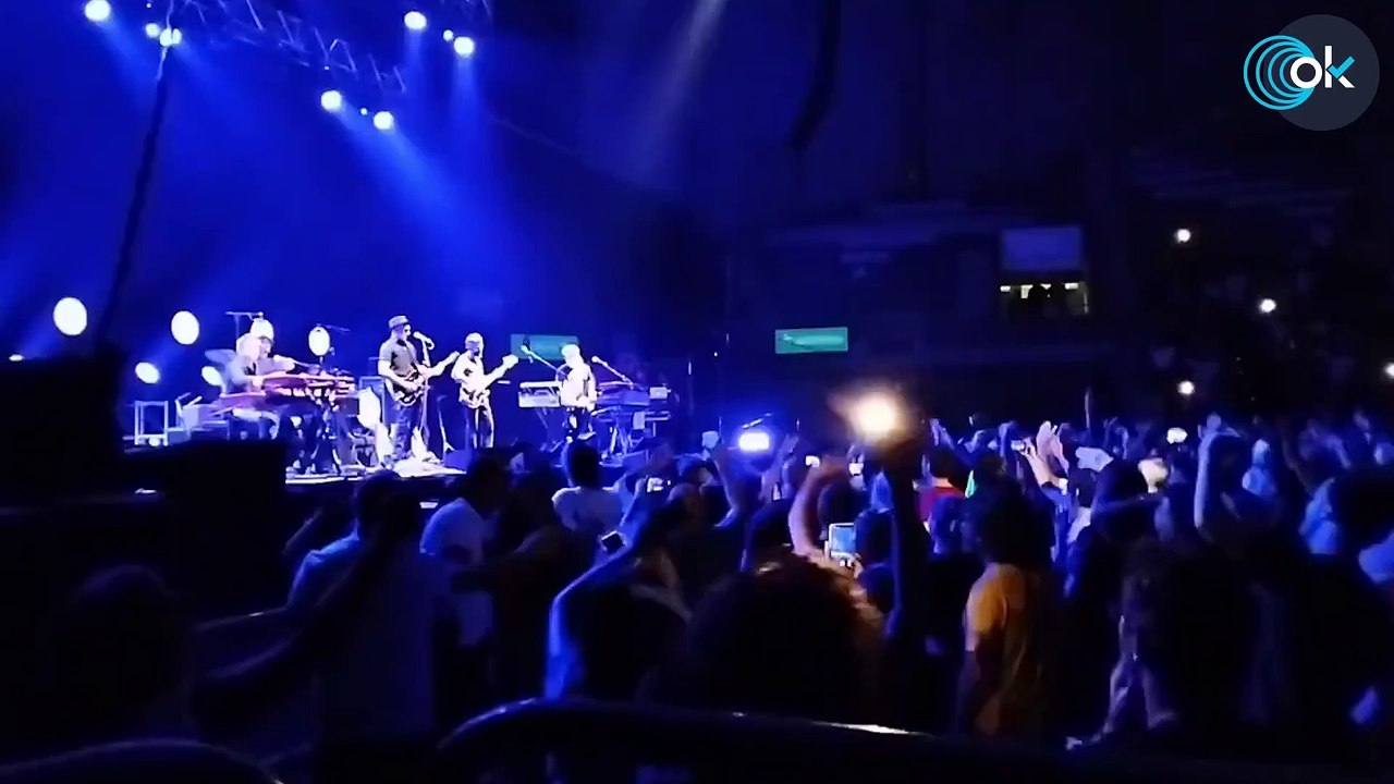 El artista argentino Andrés Calamaro canta "que te vote Txapote" en un concierto
