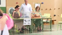 El calor y la interrupción de las vacaciones marcan la primera jornada electoral en verano