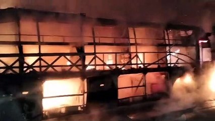 वोल्वो बस में भीषण आग, पूरी बस जली