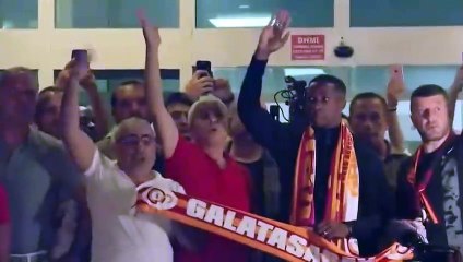 Les fans de Galatasaray ont formé de longues files d'attente pour attendre Zaha