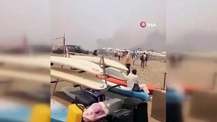 Les touristes fuyant l'incendie de Rhodes attendent de l'aide sur les plages