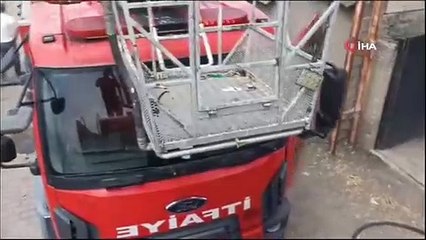 Ağrı'da ahırda çıkan yangın korkuttu