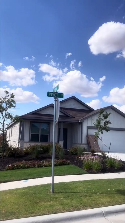 Les rues du quartier font toutes référence à l'émission de télévision Friends