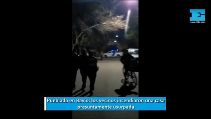 Pueblada en Bavio: los vecinos incendiaron una casa presuntamente usurpada