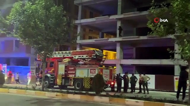 Le chef des pompiers a sauvé la fille qui a tenté de se suicider, ces moments sont filmés