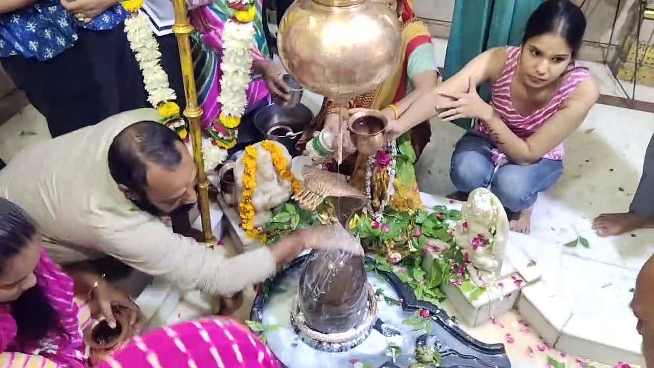 सावन अ​धिकमास : ​शिवालयों में गूंजा हर-हर महादेव