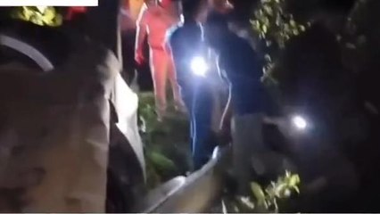 भीषण हादसे में चकनाचूर हुई कार, लाशों के उड़े चिथड़े और हर तरफ बिखरा खून