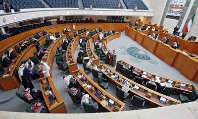 نواب كويتيون يقترحون حظر إجراء الوشم وعمليات التجميل