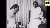 لتا منگیشکر موسیقی کے بغیر مہدی حسن کی براہ راست غزل گا رہی ہیں۔