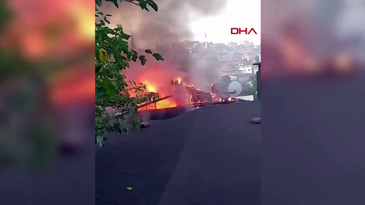 Beykoz'da İki Katlı Binada Çıkan Yangın Cep Telefonu Kamerasıyla Kaydedildi
