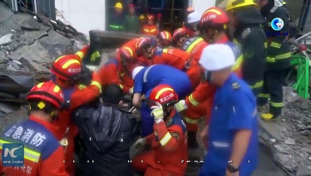 Okulun spor salonu çöktü: Çok sayıda ölü var