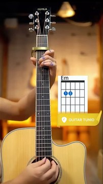 Suggest some basic guitar chords for beginners