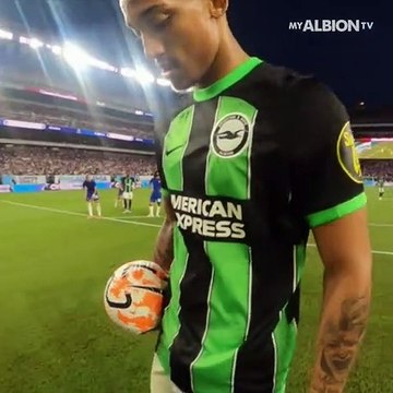 L'arbitre de Chelsea-Brighton profite d'un nouvel outil, les échanges dévoilés