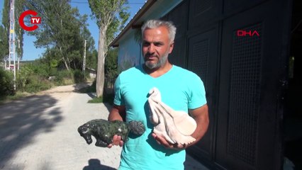 GURBETÇİ RESSAM, KÖYÜNDE KEŞFETTİĞİ TAŞLARI SANATA KAZANDIRIYOR daily