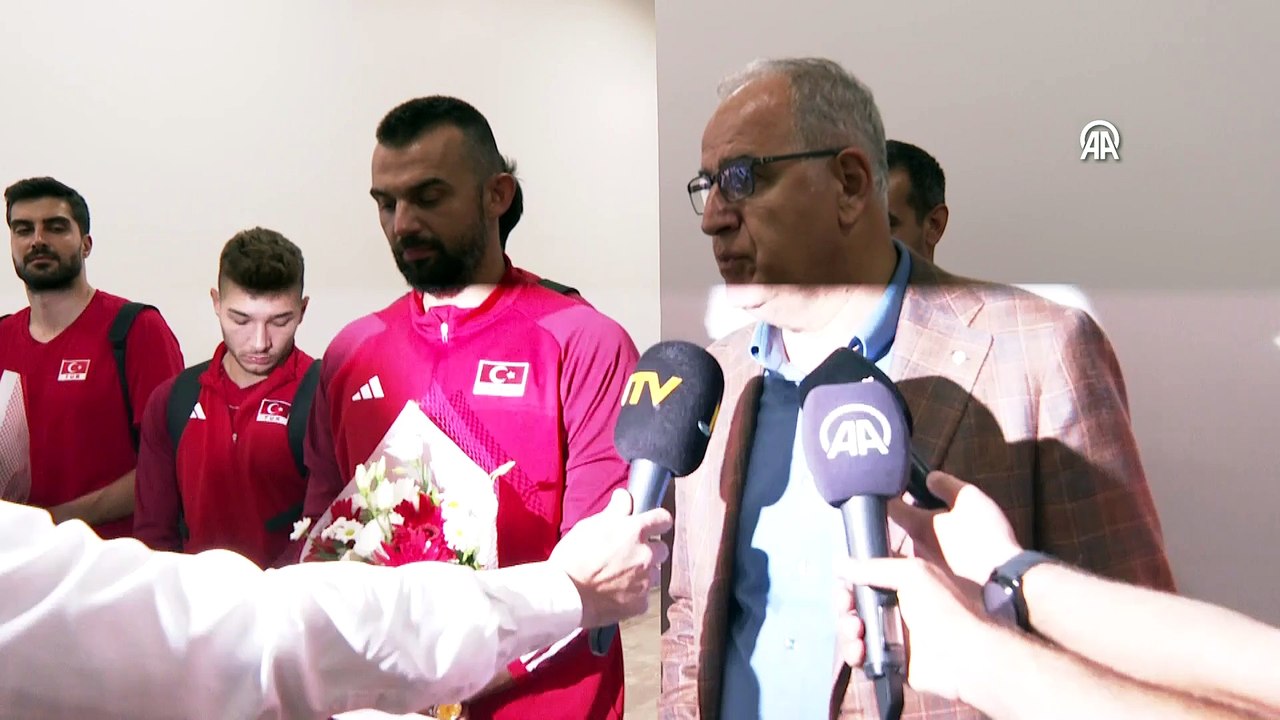 İSTANBUL - FIVB Challenger Kupası şampiyonu A Milli Erkek Voleybol Takımı, yurda döndü