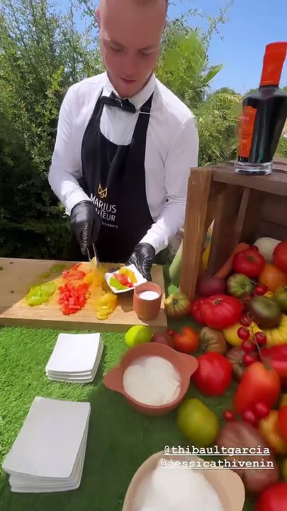 Julien Tanti, Manon Marsault, Paga Neuron, Giuseppa et Greg Yega au baptême de Maylone et Leewane, les enfants de Thibault Garcia et Jessica Thivenin. Instagram